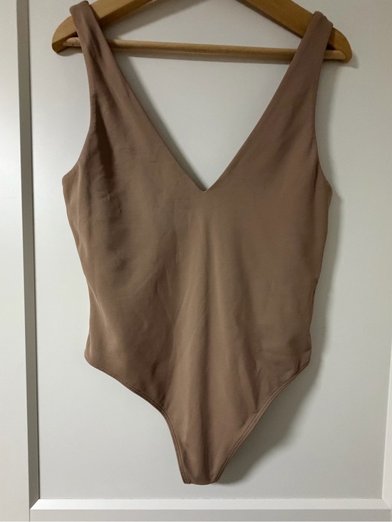 Babaton Tops - Aritzia Babaton Women’s Bodysuit in Nude Tan (Never worn)
